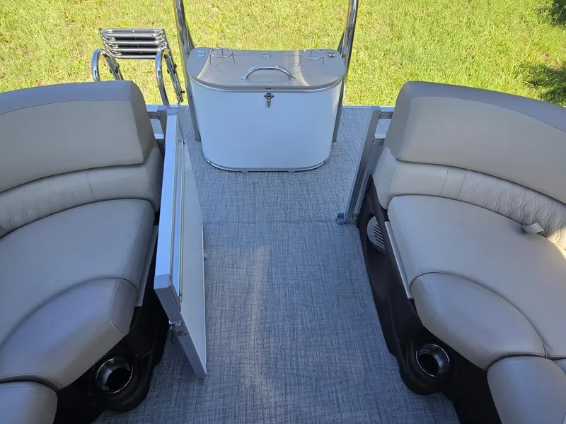 Slide: The Image of Tahoe Pontoons 2385 LTZ QUAD LOUNGER 2026 - 6
