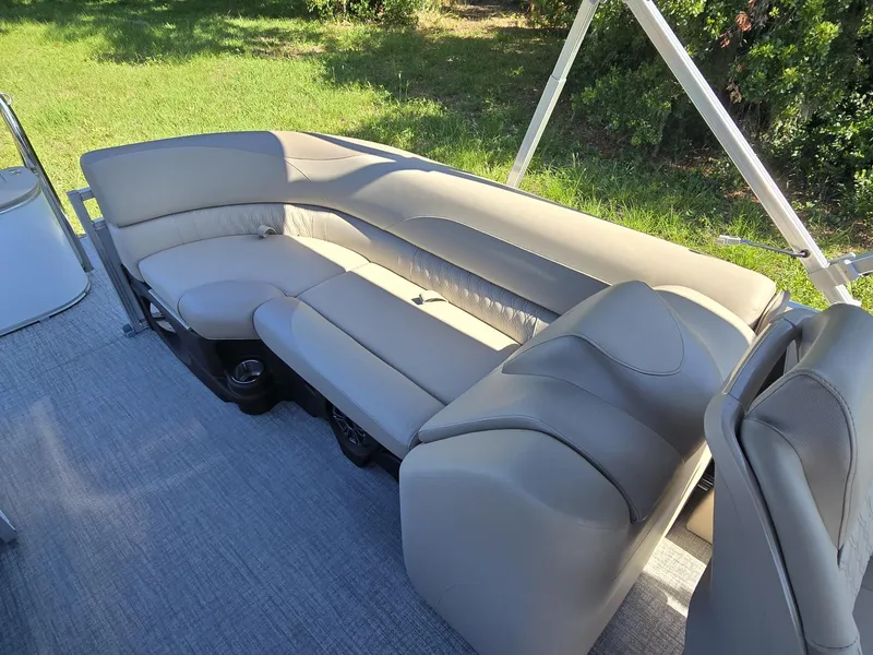 Slide: The Image of Tahoe Pontoons 2385 LTZ QUAD LOUNGER 2026 - 5