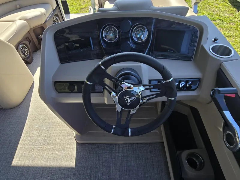 Slide: The Image of Tahoe Pontoons 2385 LTZ QUAD LOUNGER 2026 - 10