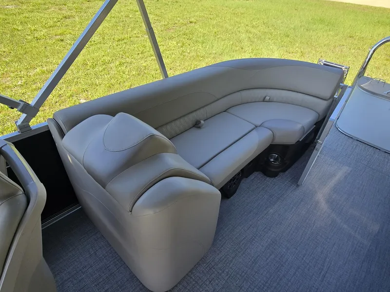 Slide: The Image of Tahoe Pontoons 2385 LTZ QUAD LOUNGER 2026 - 9