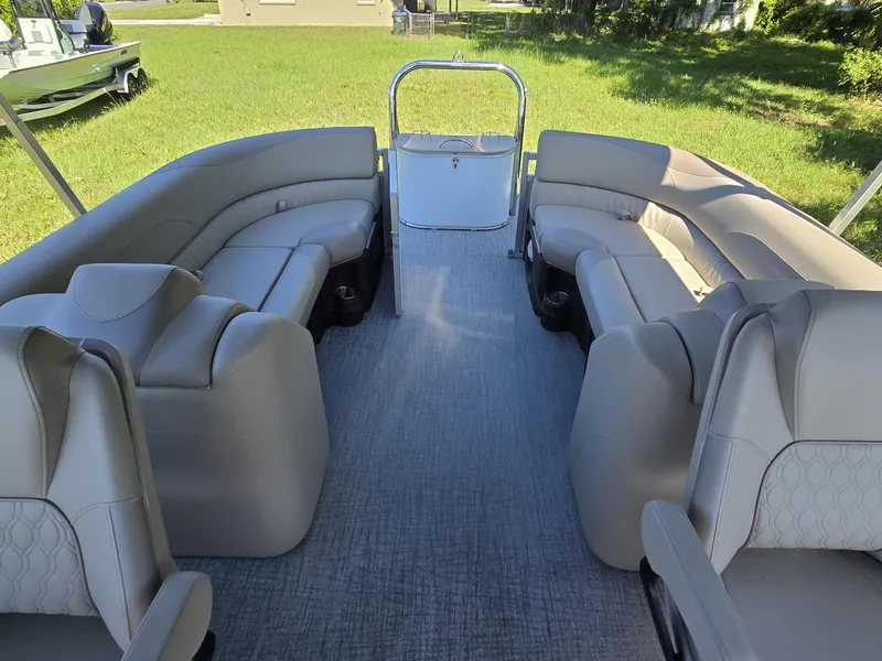 Slide: The Image of Tahoe Pontoons 2385 LTZ QUAD LOUNGER 2026 - 4