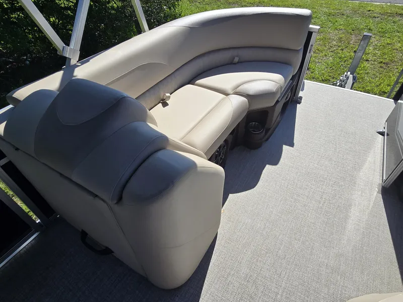Slide: The Image of Tahoe Pontoons 2385 LTZ QUAD LOUNGER 2026 - 11