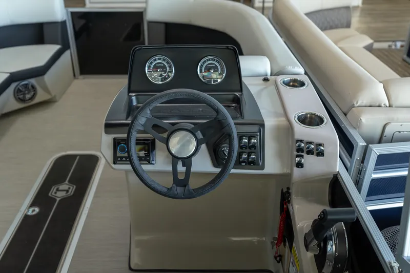 Slide: The Image of Harris Breeze 230 2025 - 10