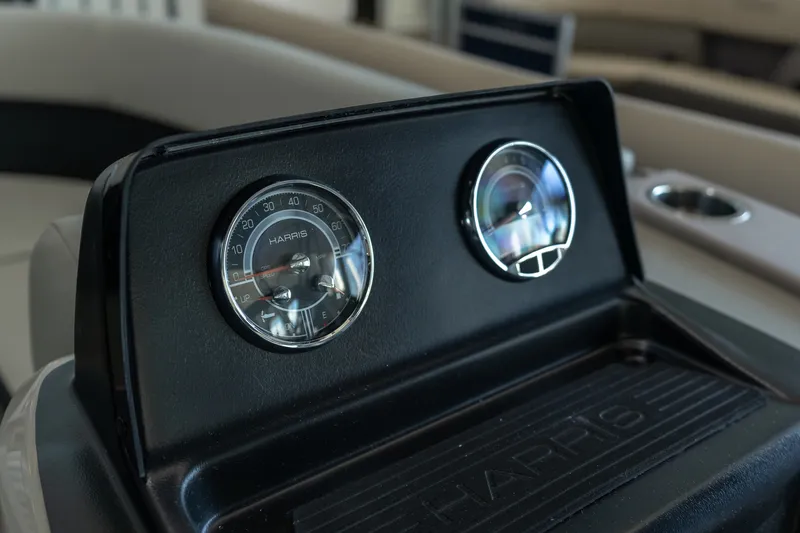 Slide: The Image of Harris Breeze 230 2025 - 11