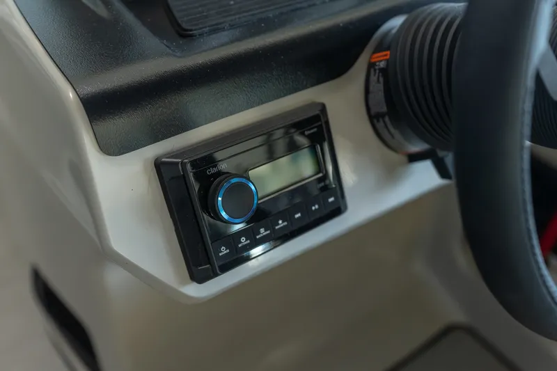 Slide: The Image of Harris Breeze 230 2025 - 12