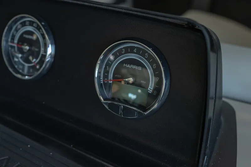 Slide: The Image of Harris Breeze 230 2025 - 14