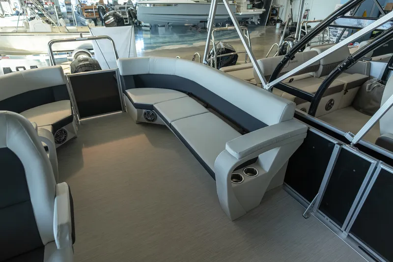 Slide: The Image of Harris Breeze 230 2025 - 18