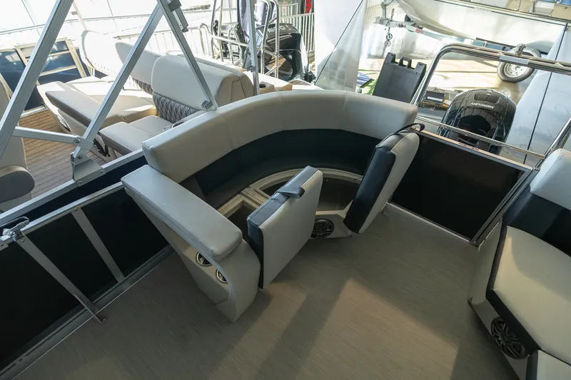 Slide: The Image of Harris Breeze 230 2025 - 21