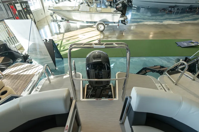 Slide: The Image of Harris Breeze 230 2025 - 22