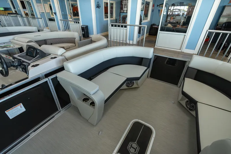 Slide: The Image of Harris Breeze 230 2025 - 3