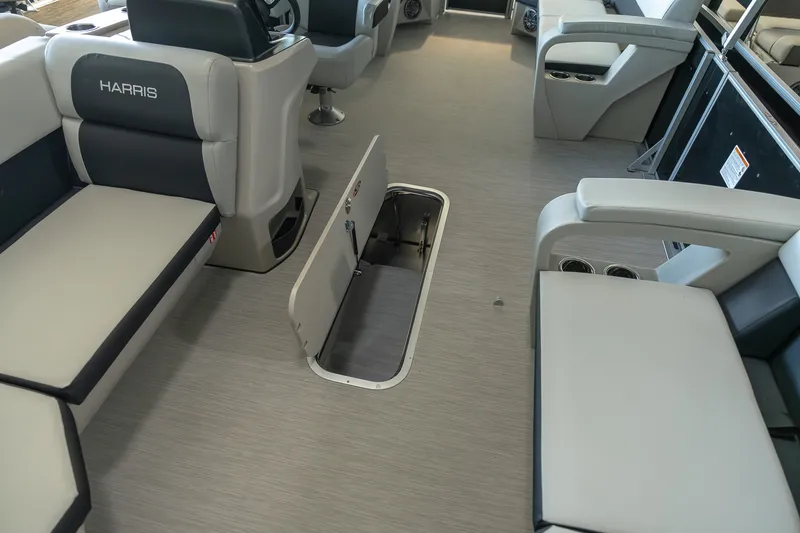 Slide: The Image of Harris Breeze 230 2025 - 8