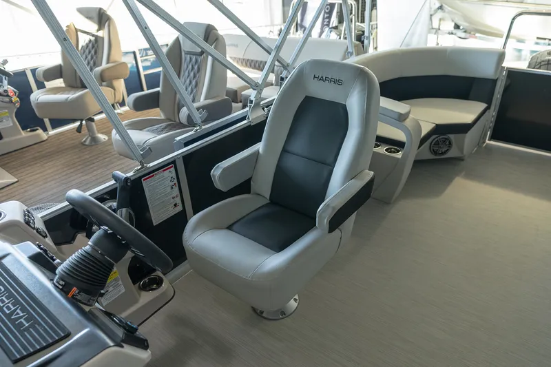 Slide: The Image of Harris Breeze 230 2025 - 9