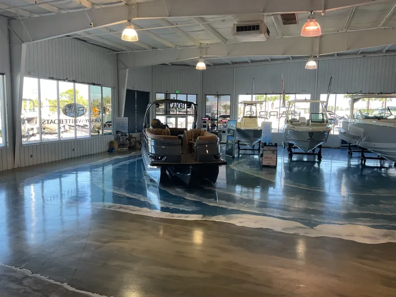 Slide: The Image of Harris Grand Mariner 250 2025 - 10