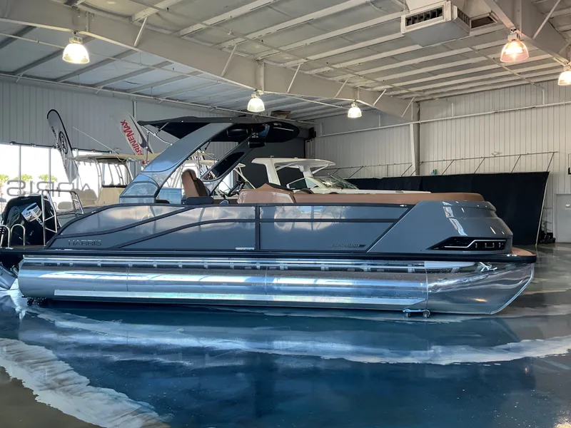 Slide: The Image of Harris Grand Mariner 250 2025 - 11