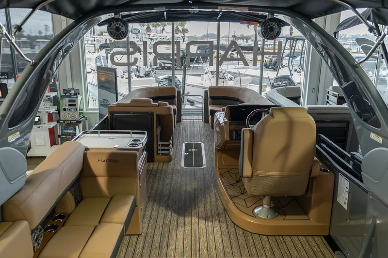 Slide: The Image of Harris Grand Mariner 250 2025 - 12