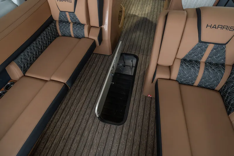 Slide: The Image of Harris Grand Mariner 250 2025 - 21