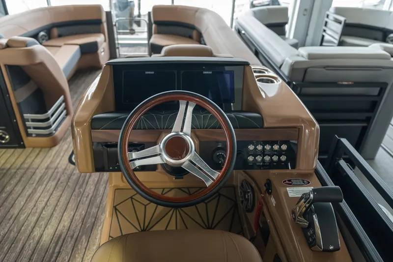 Slide: The Image of Harris Grand Mariner 250 2025 - 24