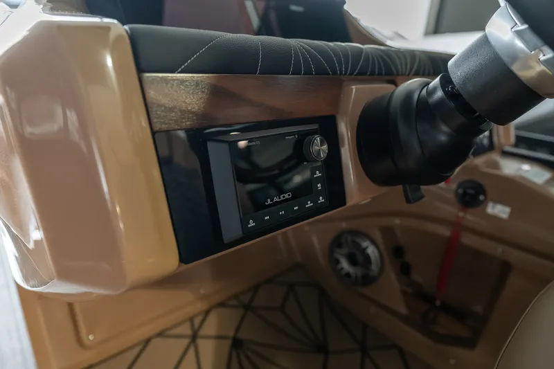 Slide: The Image of Harris Grand Mariner 250 2025 - 26