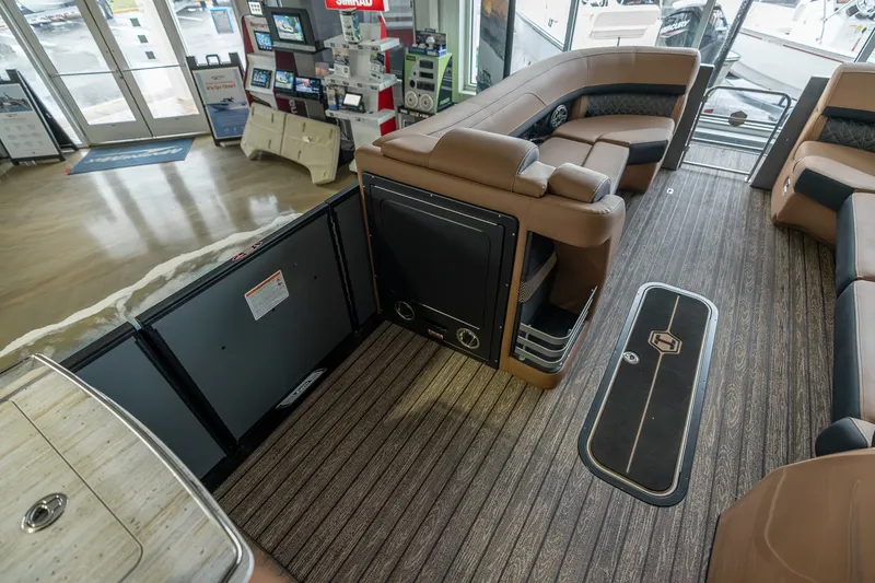 Slide: The Image of Harris Grand Mariner 250 2025 - 29