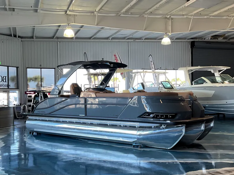 Slide: The Image of Harris Grand Mariner 250 2025 - 3