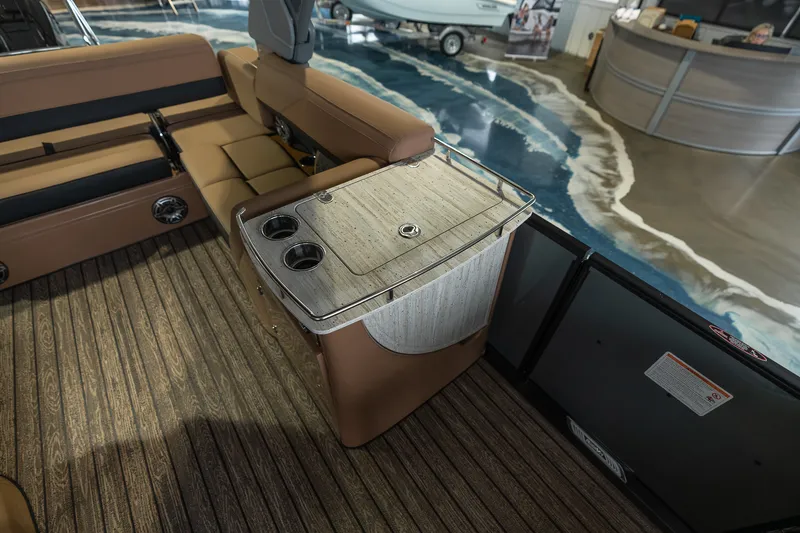 Slide: The Image of Harris Grand Mariner 250 2025 - 31