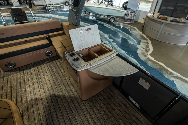 Slide: The Image of Harris Grand Mariner 250 2025 - 32