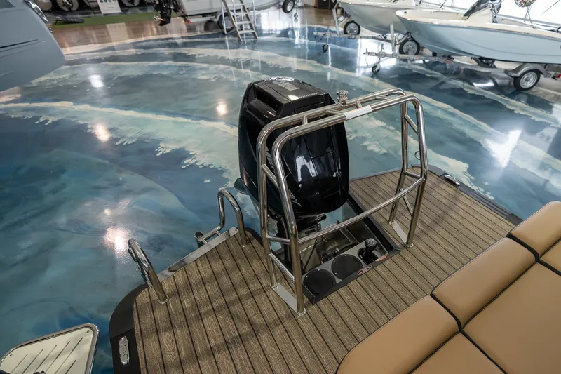 Slide: The Image of Harris Grand Mariner 250 2025 - 39