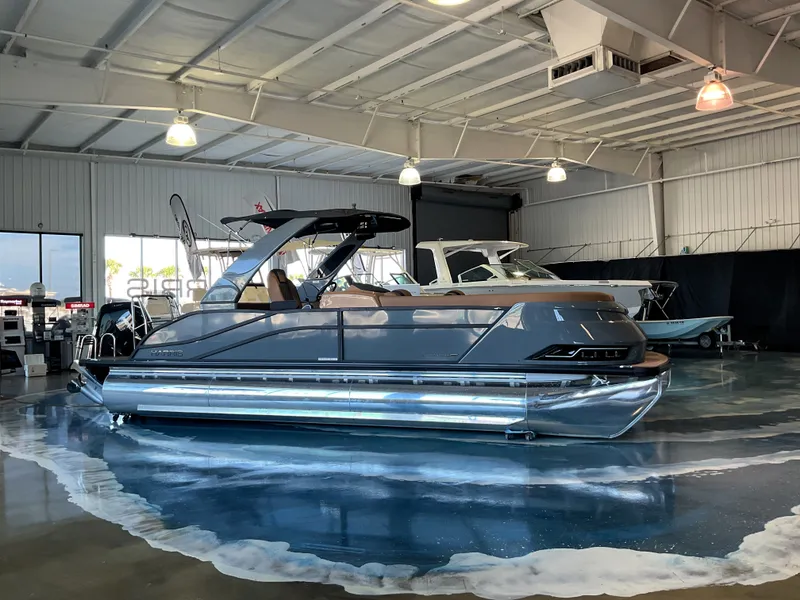 Slide: The Image of Harris Grand Mariner 250 2025 - 6