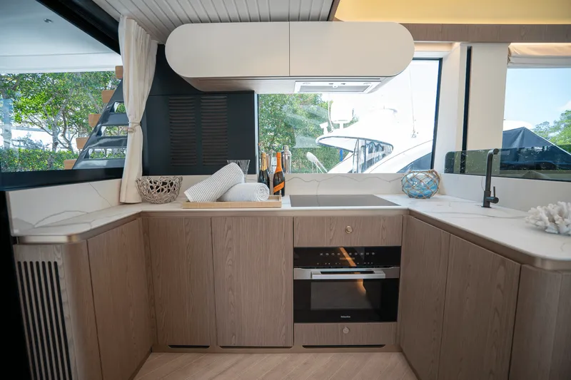 Slide: The Image of Azimut Magellano 60 2025 - 14