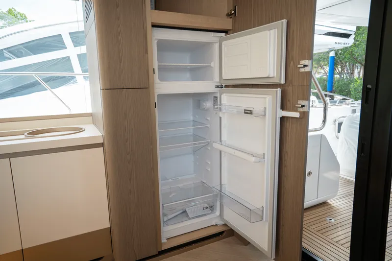 Slide: The Image of Azimut Magellano 60 2025 - 15