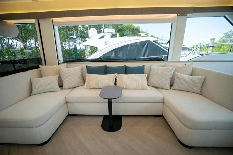 Slide: The Image of Azimut Magellano 60 2025 - 18