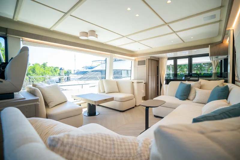 Slide: The Image of Azimut Magellano 60 2025 - 21