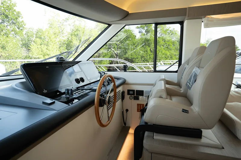 Slide: The Image of Azimut Magellano 60 2025 - 22