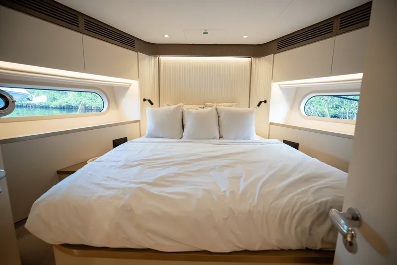 Slide: The Image of Azimut Magellano 60 2025 - 28