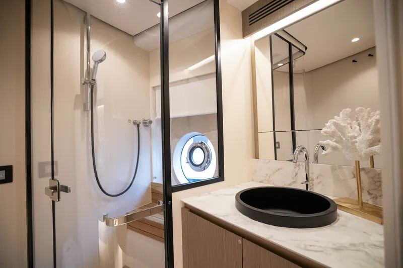 Slide: The Image of Azimut Magellano 60 2025 - 34