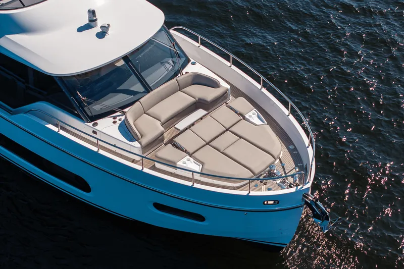 Slide: The Image of Azimut Magellano 60 2025 - 7