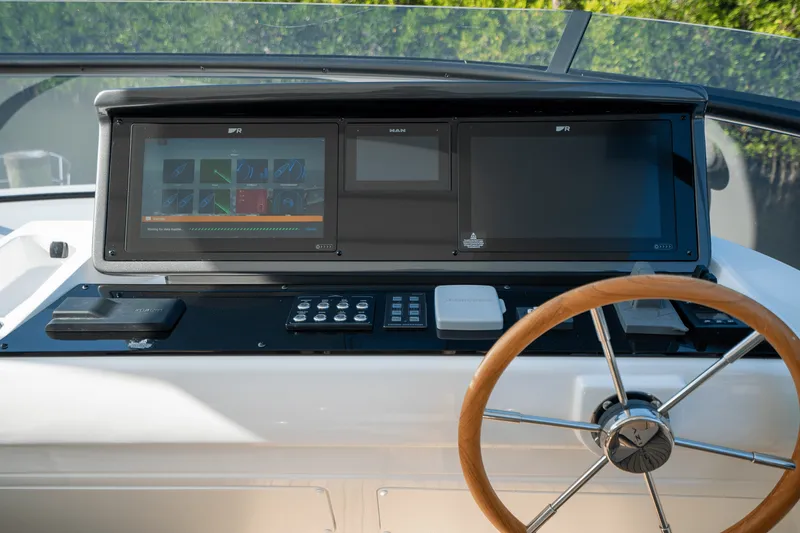 Slide: The Image of Azimut Magellano 60 2025 - 71