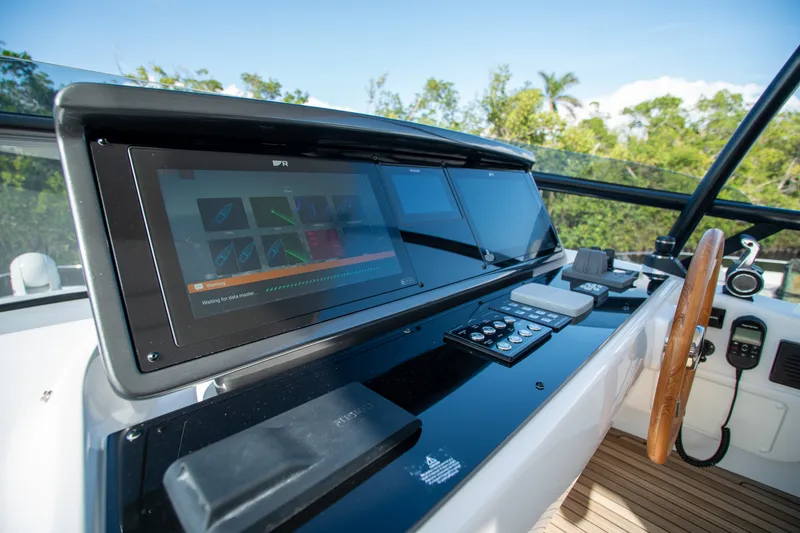 Slide: The Image of Azimut Magellano 60 2025 - 72