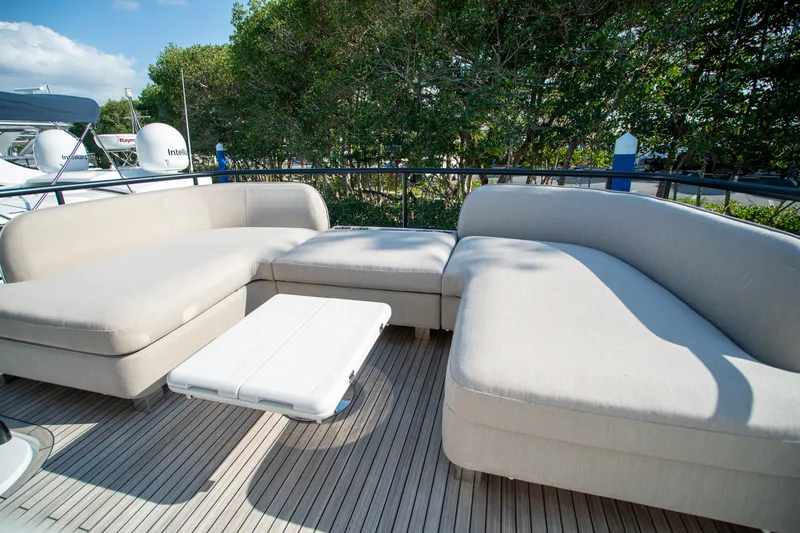 Slide: The Image of Azimut Magellano 60 2025 - 75