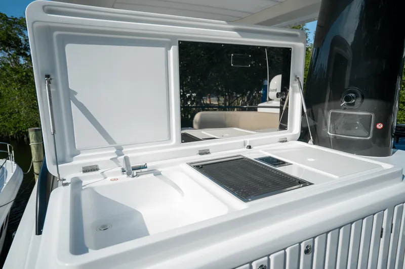 Slide: The Image of Azimut Magellano 60 2025 - 76