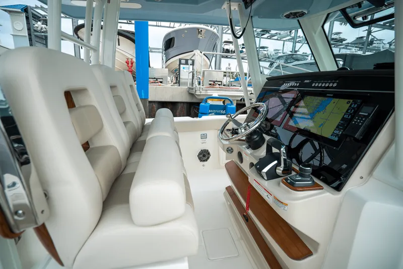 Slide: The Image of Boston Whaler 360 Outrage 2025 - 10
