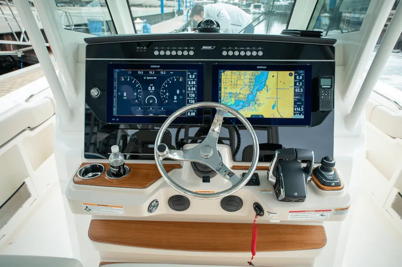 Slide: The Image of Boston Whaler 360 Outrage 2025 - 11