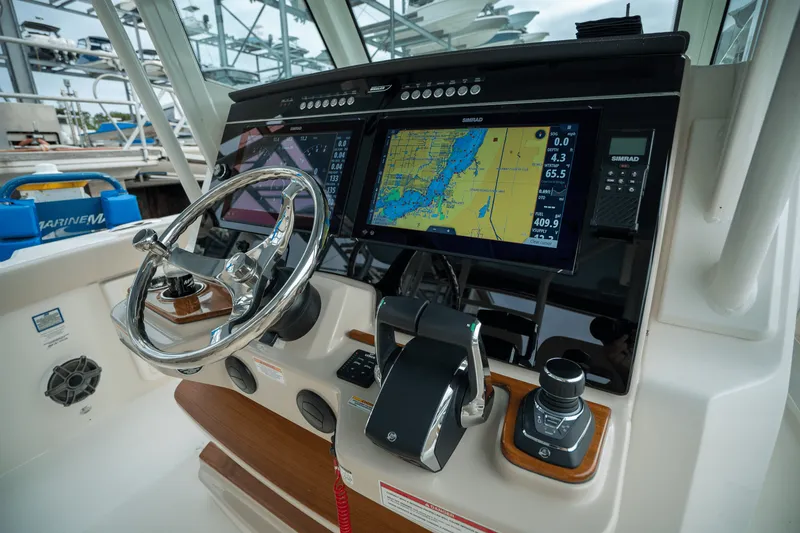 Slide: The Image of Boston Whaler 360 Outrage 2025 - 13