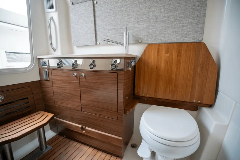 Slide: The Image of Boston Whaler 360 Outrage 2025 - 17