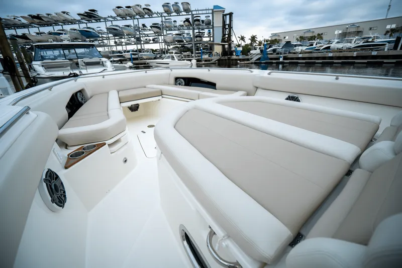 Slide: The Image of Boston Whaler 360 Outrage 2025 - 19