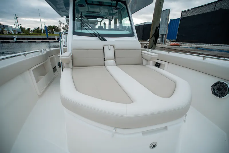 Slide: The Image of Boston Whaler 360 Outrage 2025 - 20