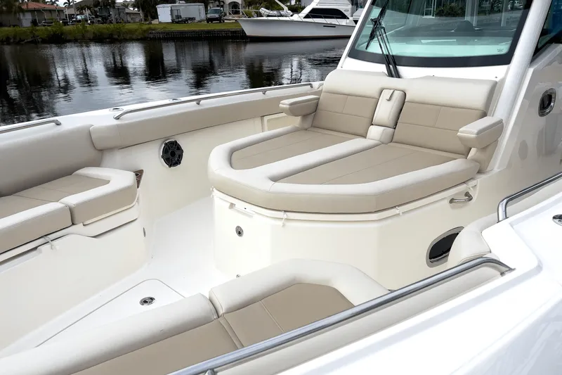 Slide: The Image of Boston Whaler 360 Outrage 2025 - 24