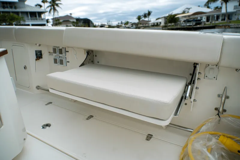 Slide: The Image of Boston Whaler 360 Outrage 2025 - 7