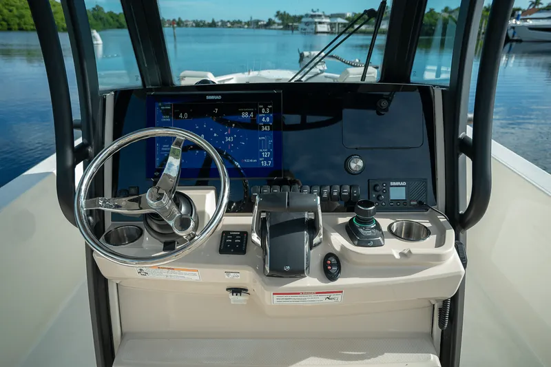 Slide: The Image of Boston Whaler 280 Dauntless 2025 - 10
