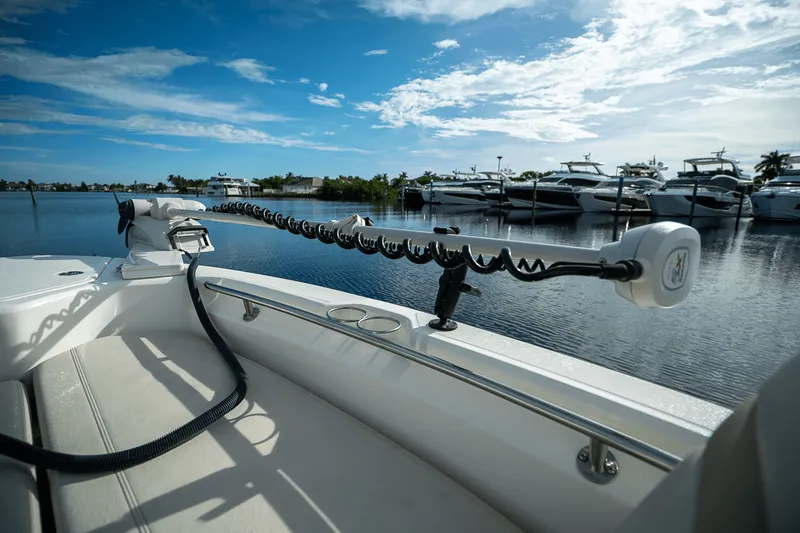 Slide: The Image of Boston Whaler 280 Dauntless 2025 - 17